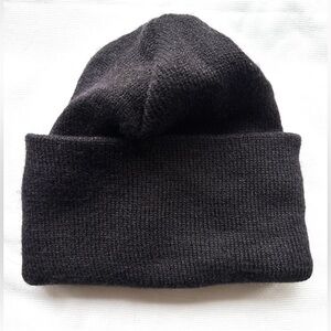Cuffed Knit Beanie Cap
Unisex
Black
Like New / Never Worn